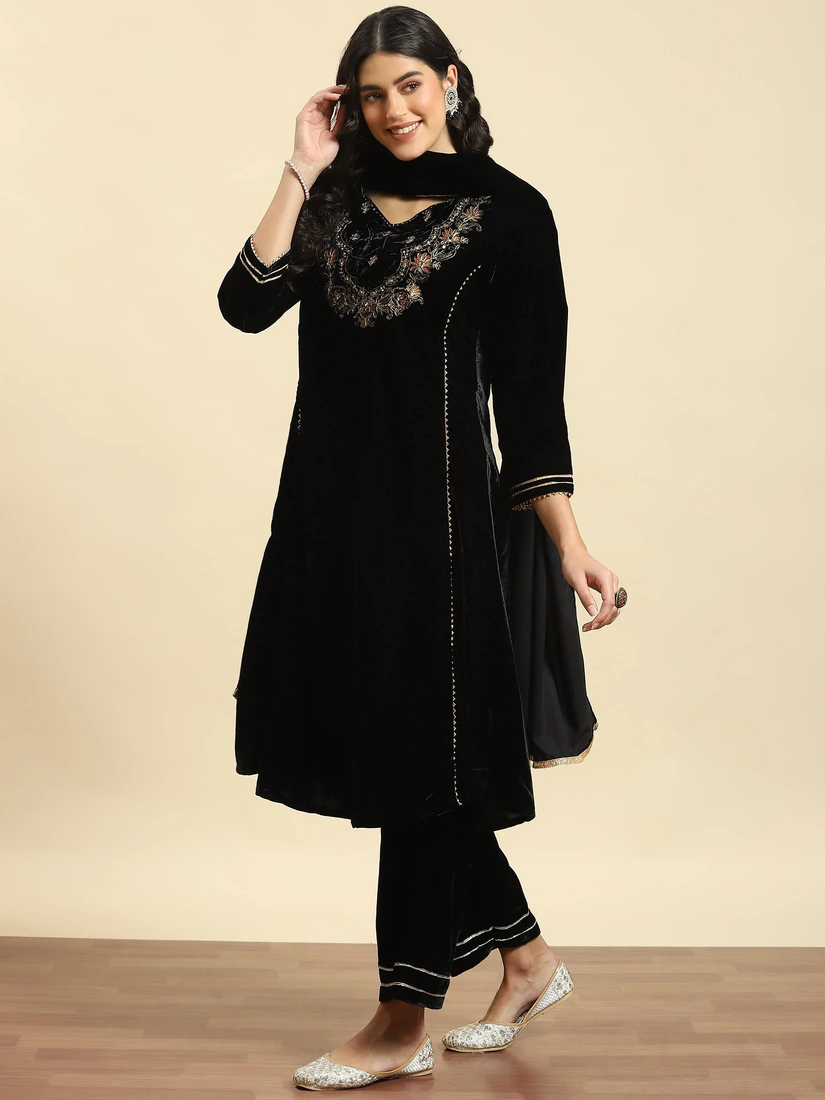 Women Black Embroidered Kurta Comfort Pant Dupatta
